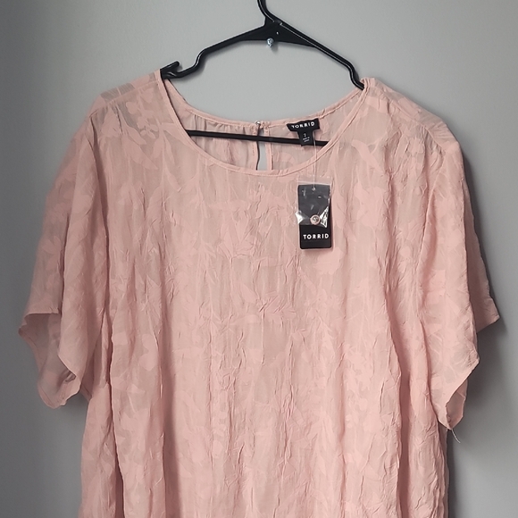 torrid Tops - Torrid Blush Pink Textured Blouse